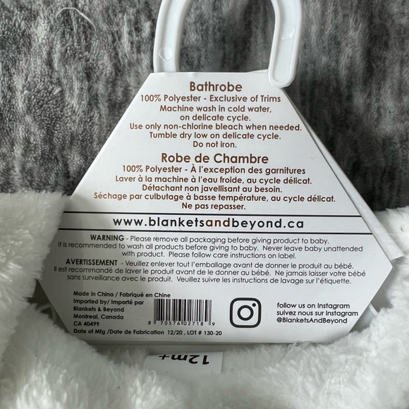 Blankets and Beyond baby bathrobe - Picture 5 of 5